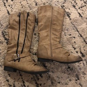 Twisted boots